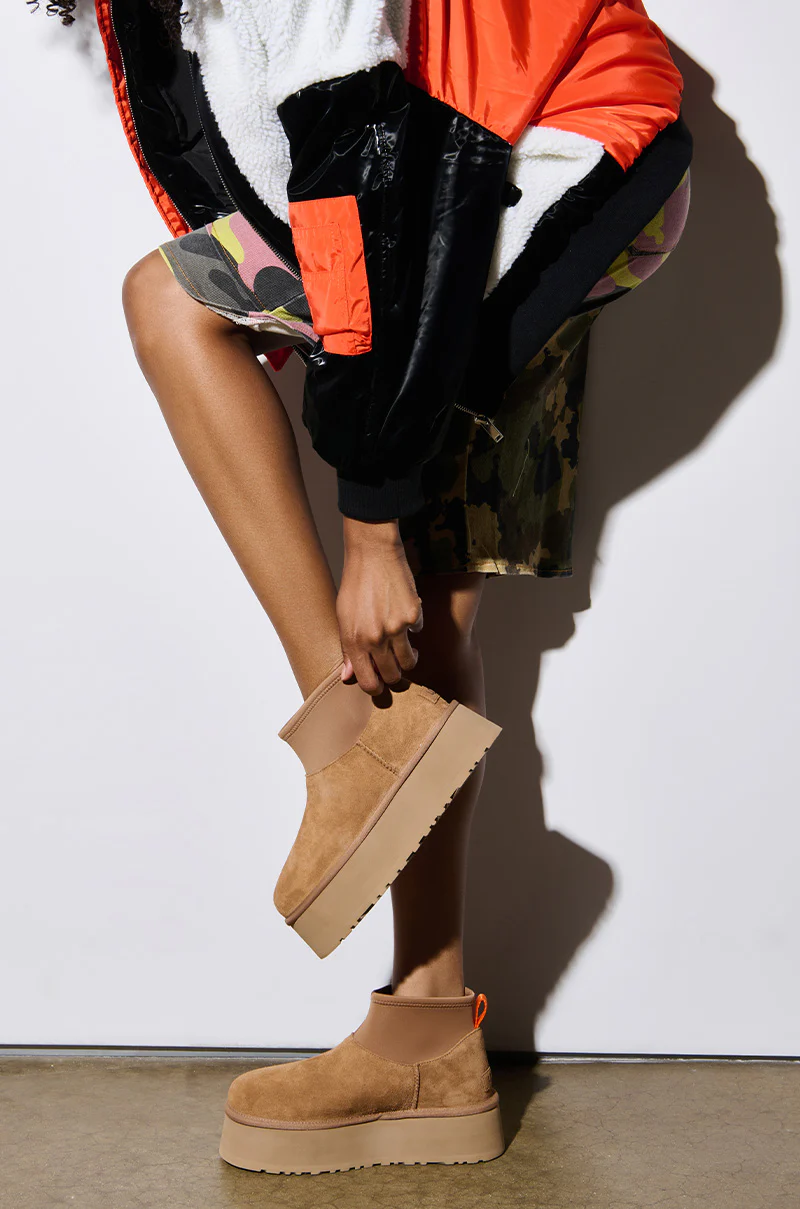 UGG CLASSIC MINI DIPPER IN CHESTNUT - Image 2