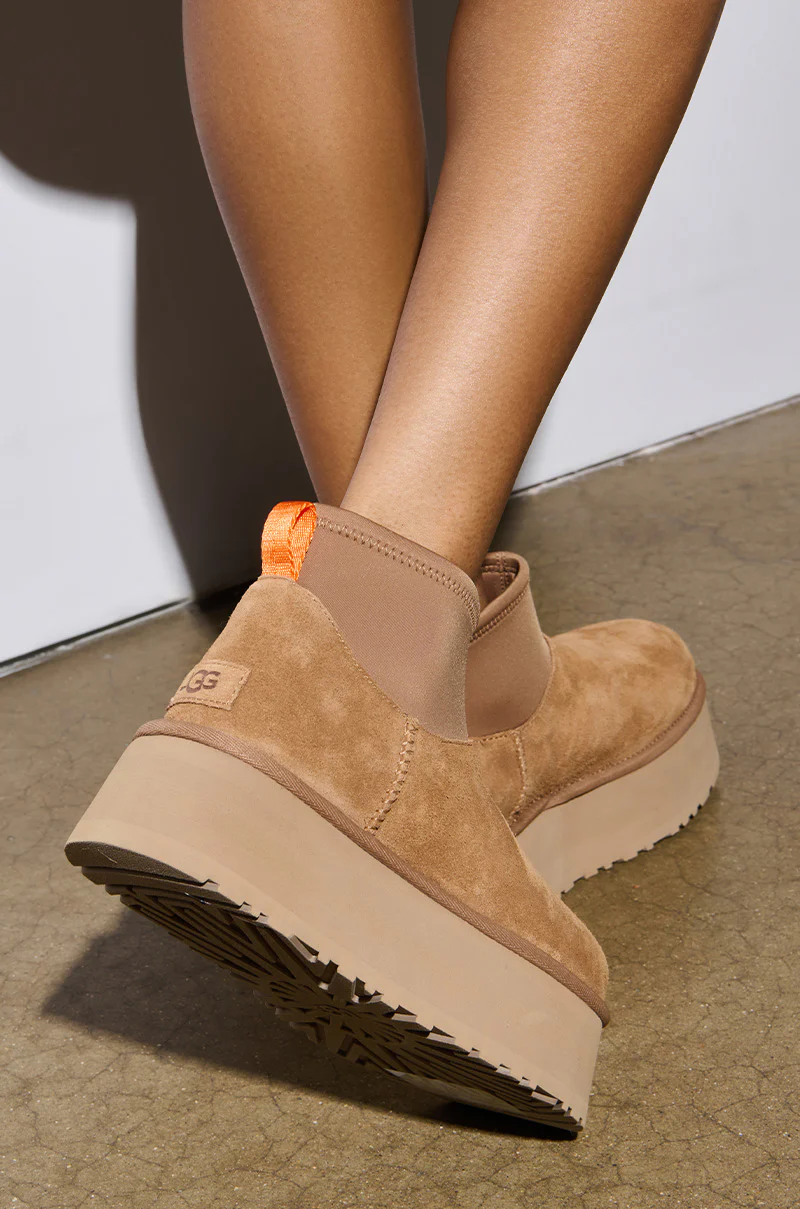 UGG CLASSIC MINI DIPPER IN CHESTNUT - Image 3