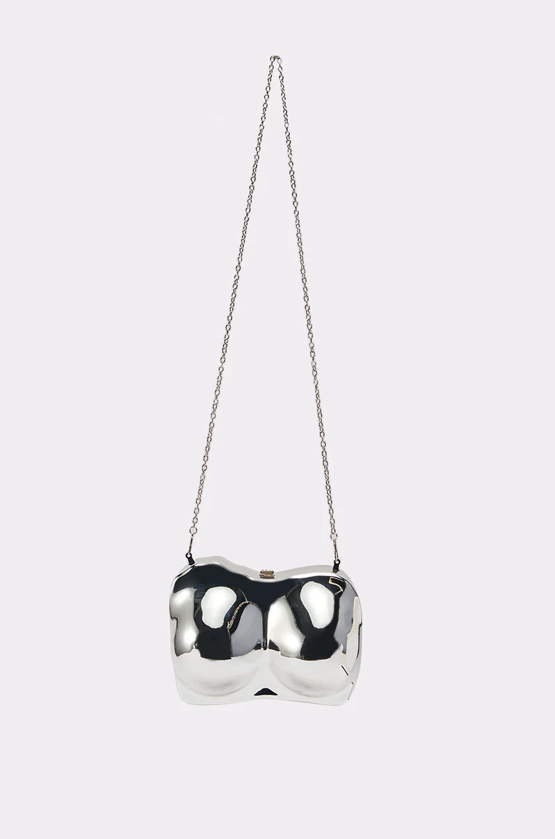 A BIT BUSTY CLUTCH - Image 4