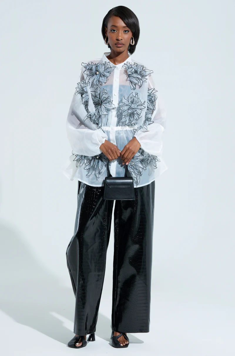 A GENTLE REMINDER FLOWER APPLIQUE BLOUSE - Image 5