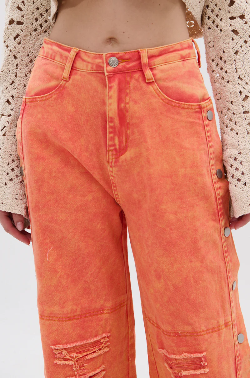 ABOVE AVERAGE DISTRESSED SIDE SNAP JEANS - Image 11