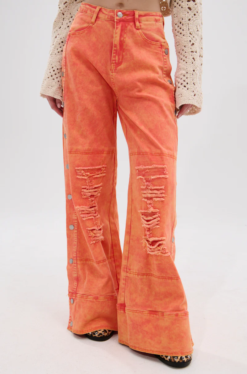 ABOVE AVERAGE DISTRESSED SIDE SNAP JEANS - Image 5