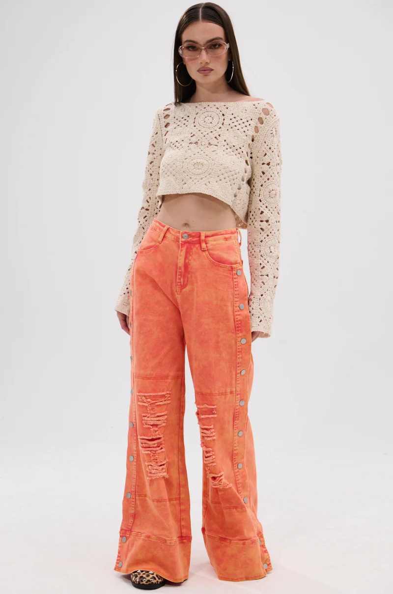 ABOVE AVERAGE DISTRESSED SIDE SNAP JEANS - Image 9