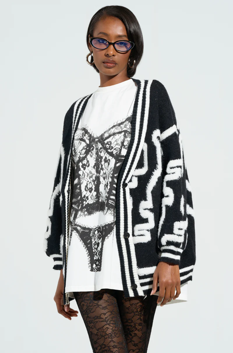 ABSTRACT LOVER OVERSIZED CARDIGAN IN BLACK WHITE - Image 3