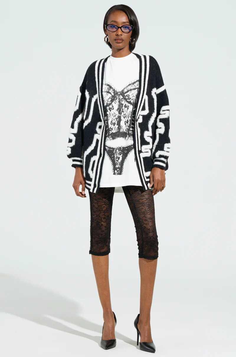 ABSTRACT LOVER OVERSIZED CARDIGAN IN BLACK WHITE - Image 5