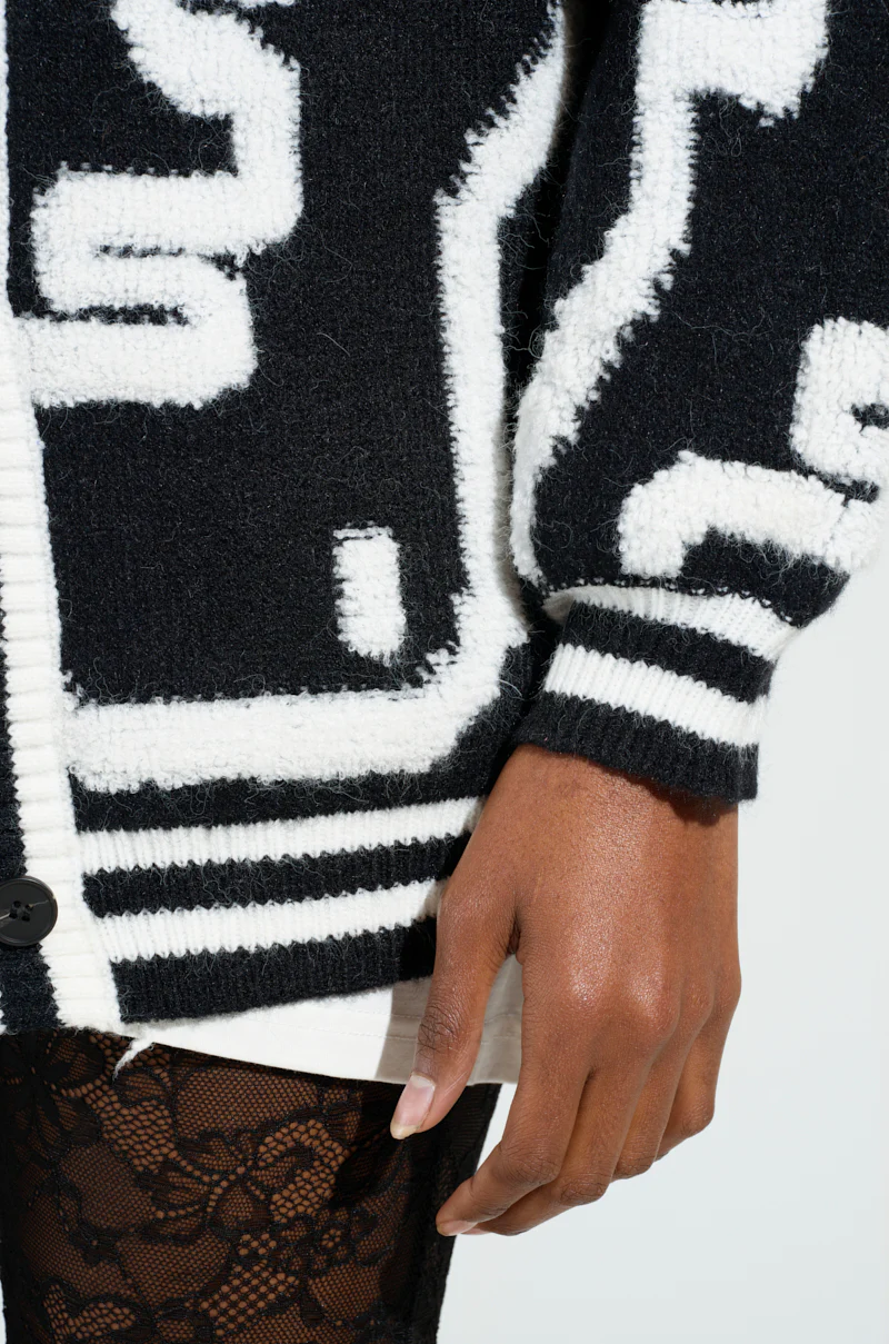 ABSTRACT LOVER OVERSIZED CARDIGAN IN BLACK WHITE - Image 7