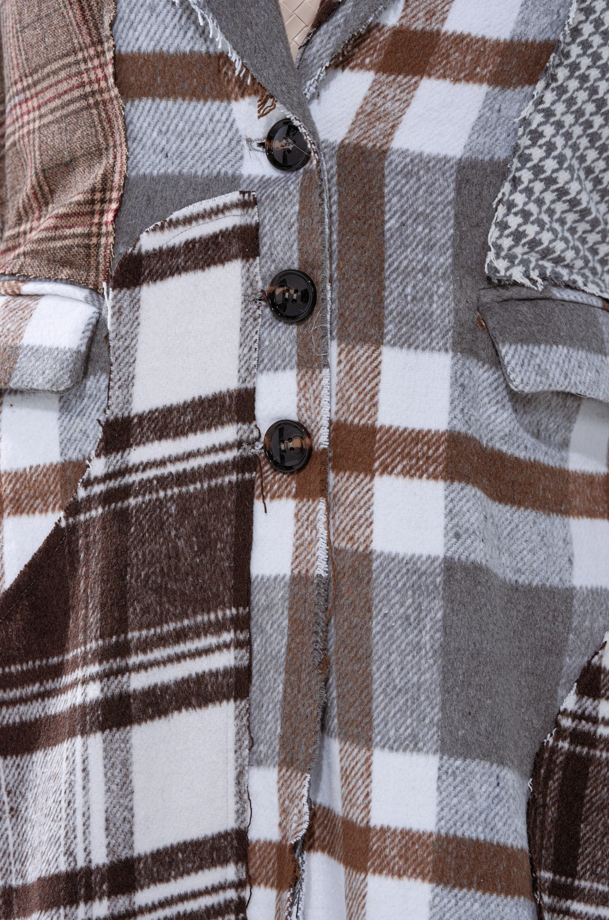 MIXED PLAID NOT FEELINGS PATCHWORK TRENCH - Image 9