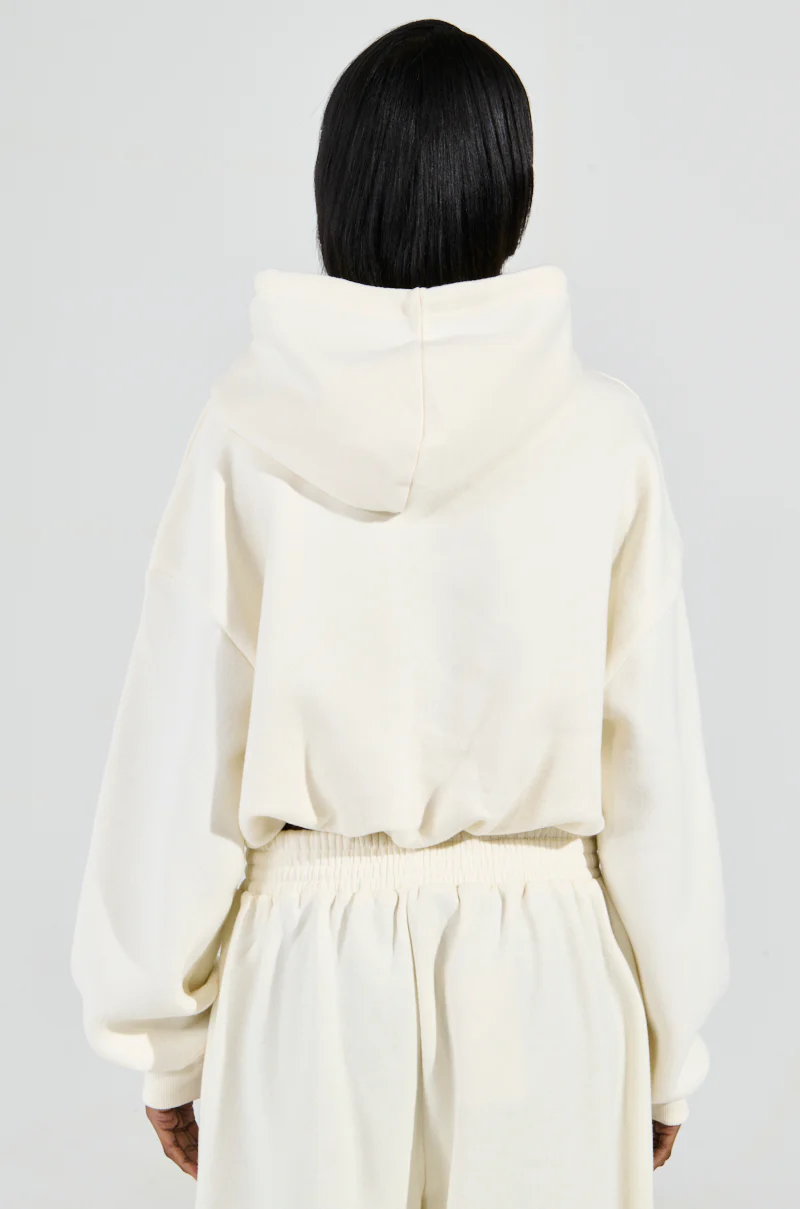 AINT NOBODY SWEATSHIRT IN CREAM - Image 4