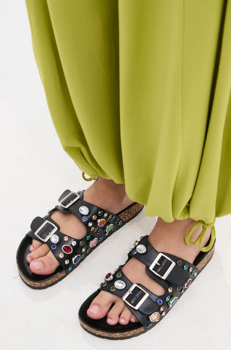 AKIRA BAYLEAVES SLIP ON BLACK SANDAL - Image 2