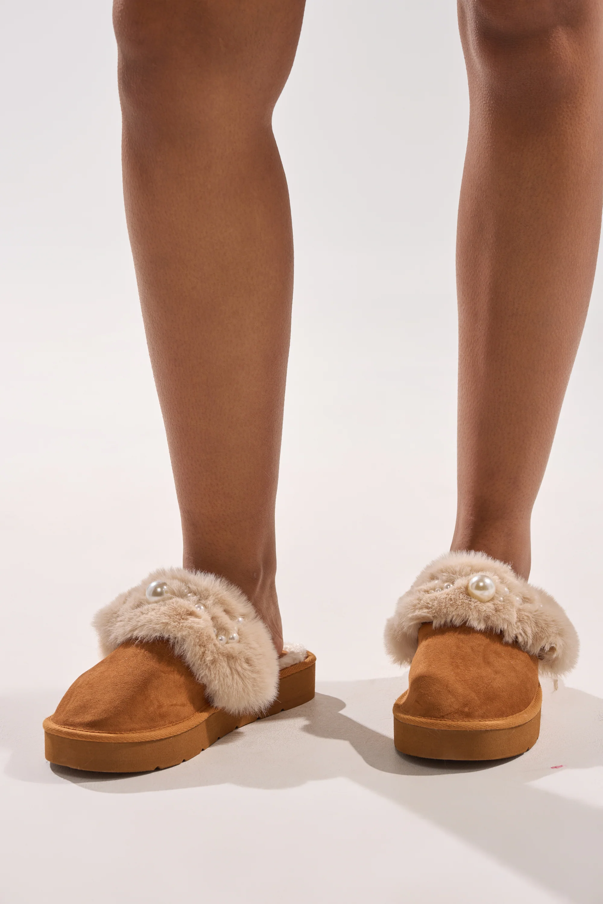 AKIRA BOONE CAMEL SLIPPER WITH PEARLS - Image 2