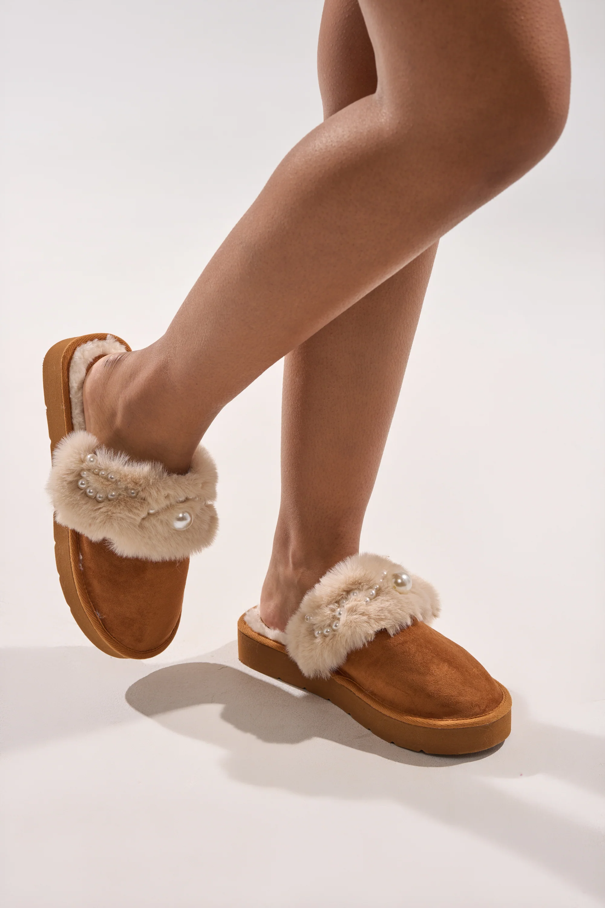 AKIRA BOONE CAMEL SLIPPER WITH PEARLS - Image 3