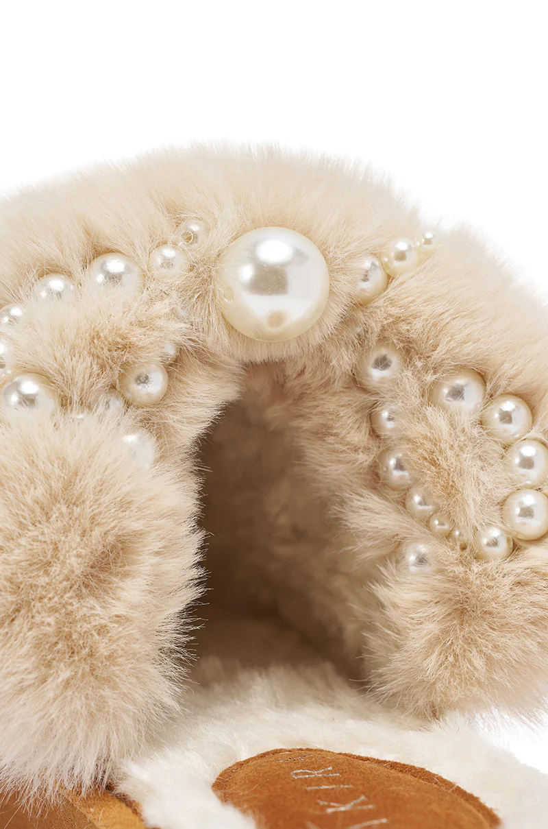 AKIRA BOONE CAMEL SLIPPER WITH PEARLS - Image 8