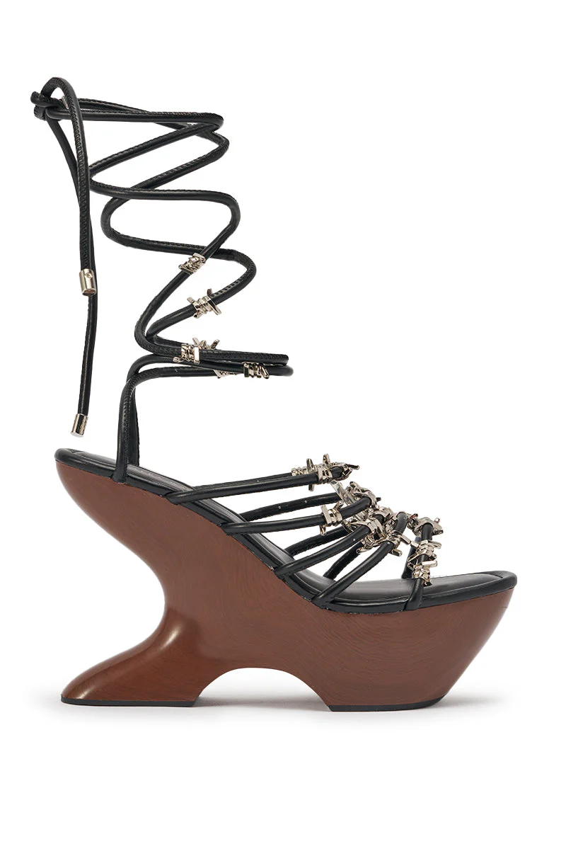 AKIRA GOLD BARRICADE BLACK SILVER HARDWARE NOVELTY WEDGE SANDAL - Image 4