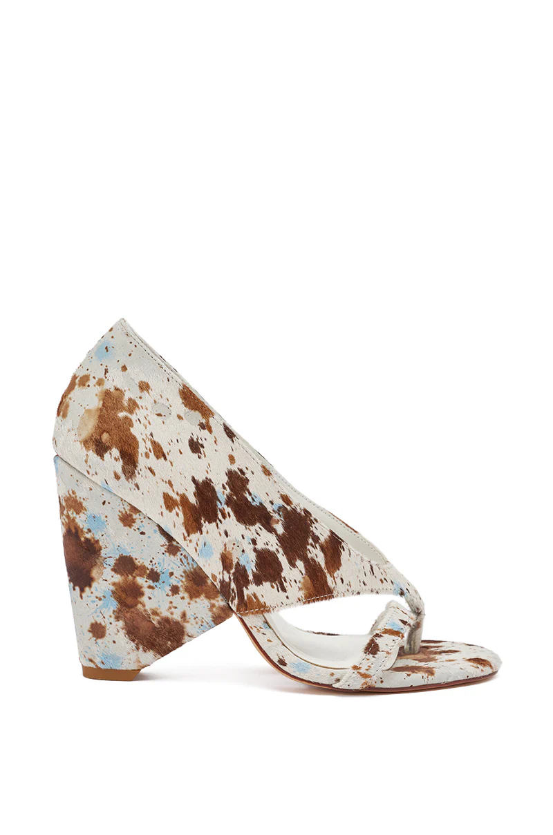 AKIRA GOLD BRONNIE COW CHUNKY THONG SANDAL - Image 6