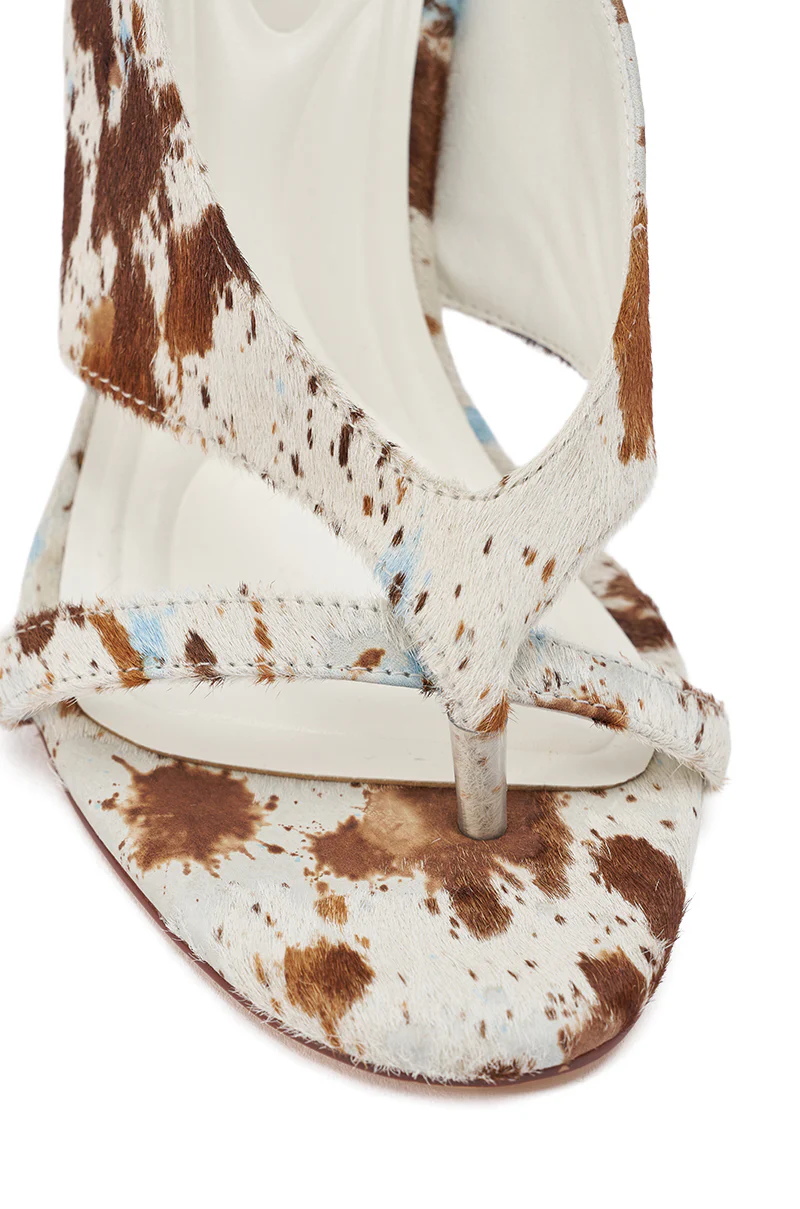 AKIRA GOLD BRONNIE COW CHUNKY THONG SANDAL - Image 9