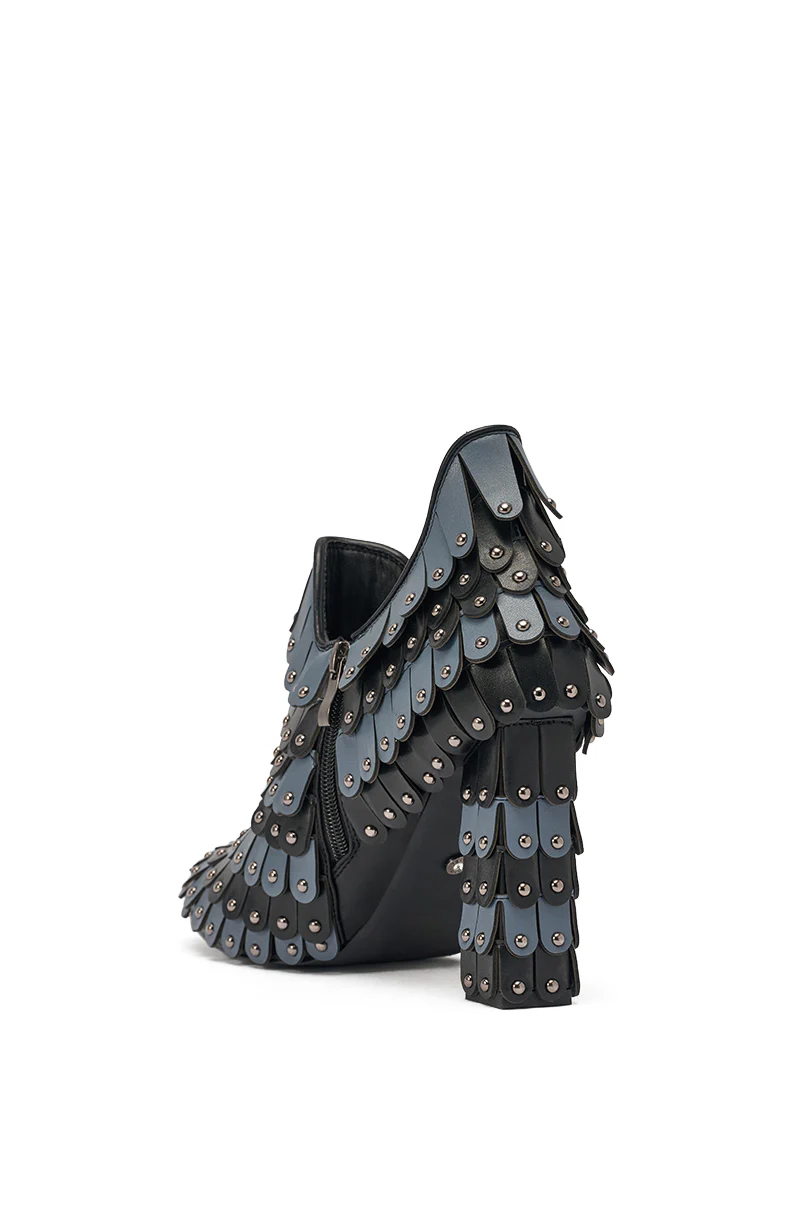 AKIRA GOLD OSTENTATION BLACK ABSTRACT PUMP - Image 6