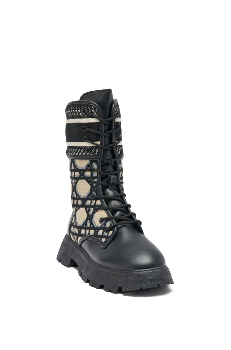 AMADA CANVAS PRINT COMBAT BOOT - Image 5