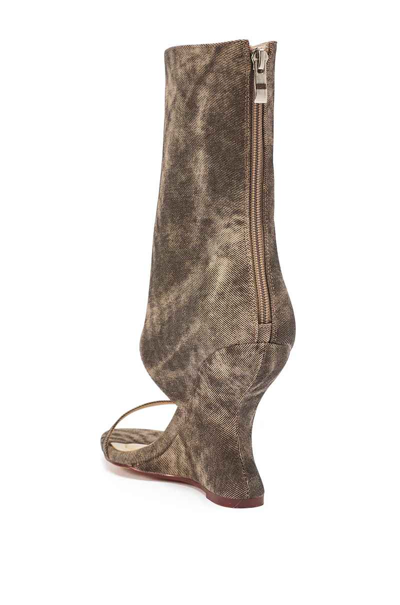 AKIRA GOLD RAFFAELLO BROWN WOVEN ROUND TOE WEDGE SANDAL - Image 6