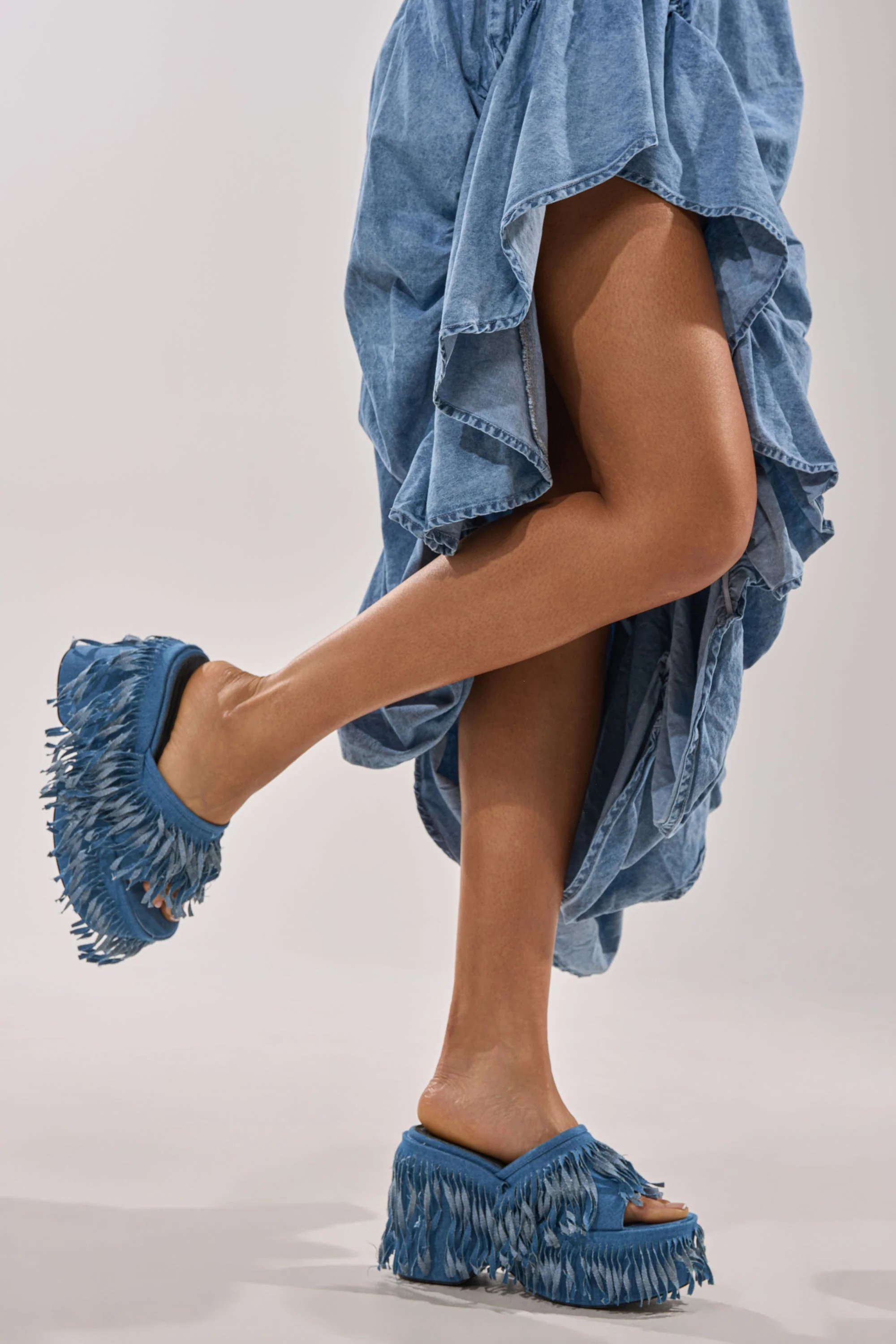 AKIRA GOLD RAMESHA DENIM FRINGE PLATFORM SANDAL - Image 2