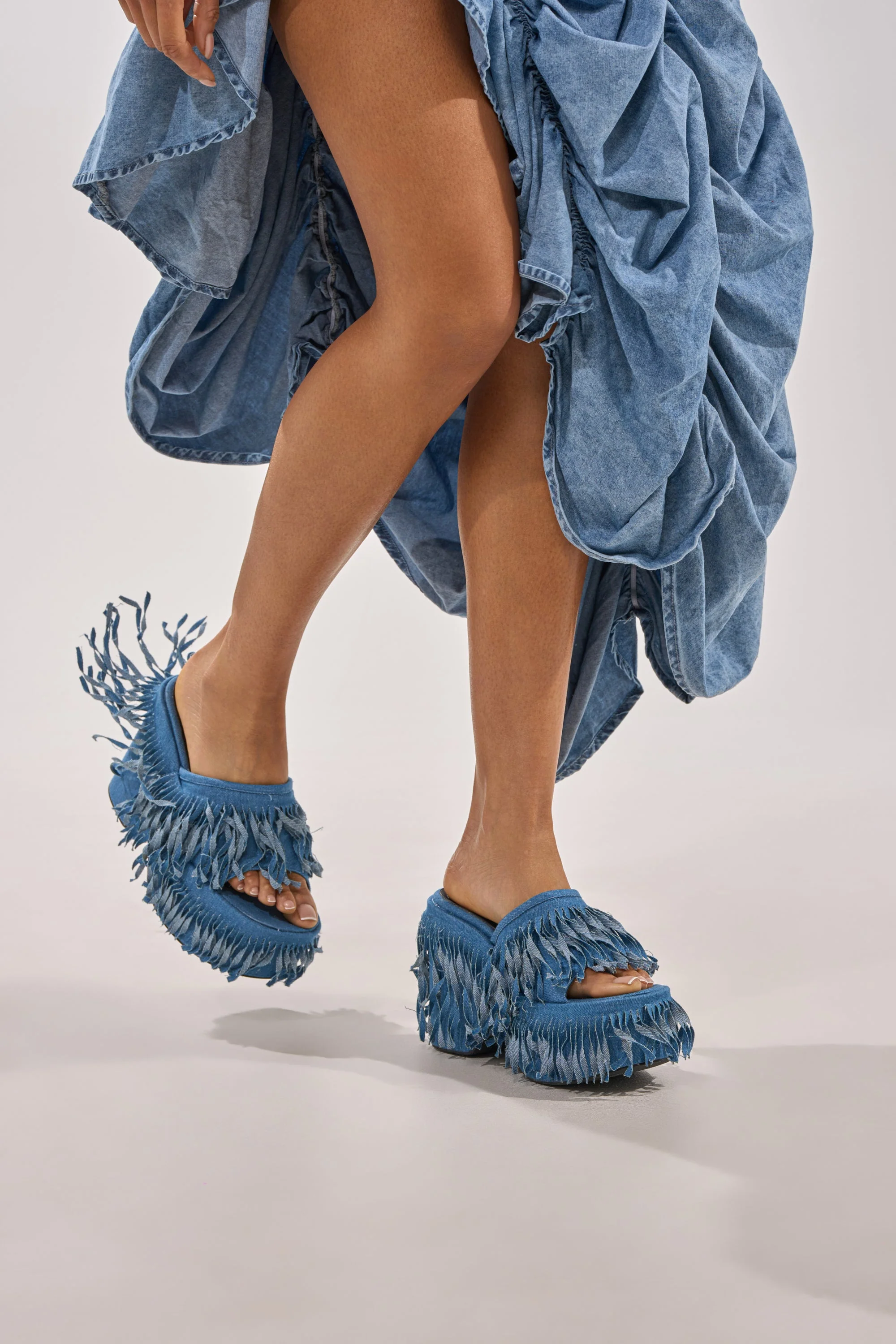 AKIRA GOLD RAMESHA DENIM FRINGE PLATFORM SANDAL - Image 3
