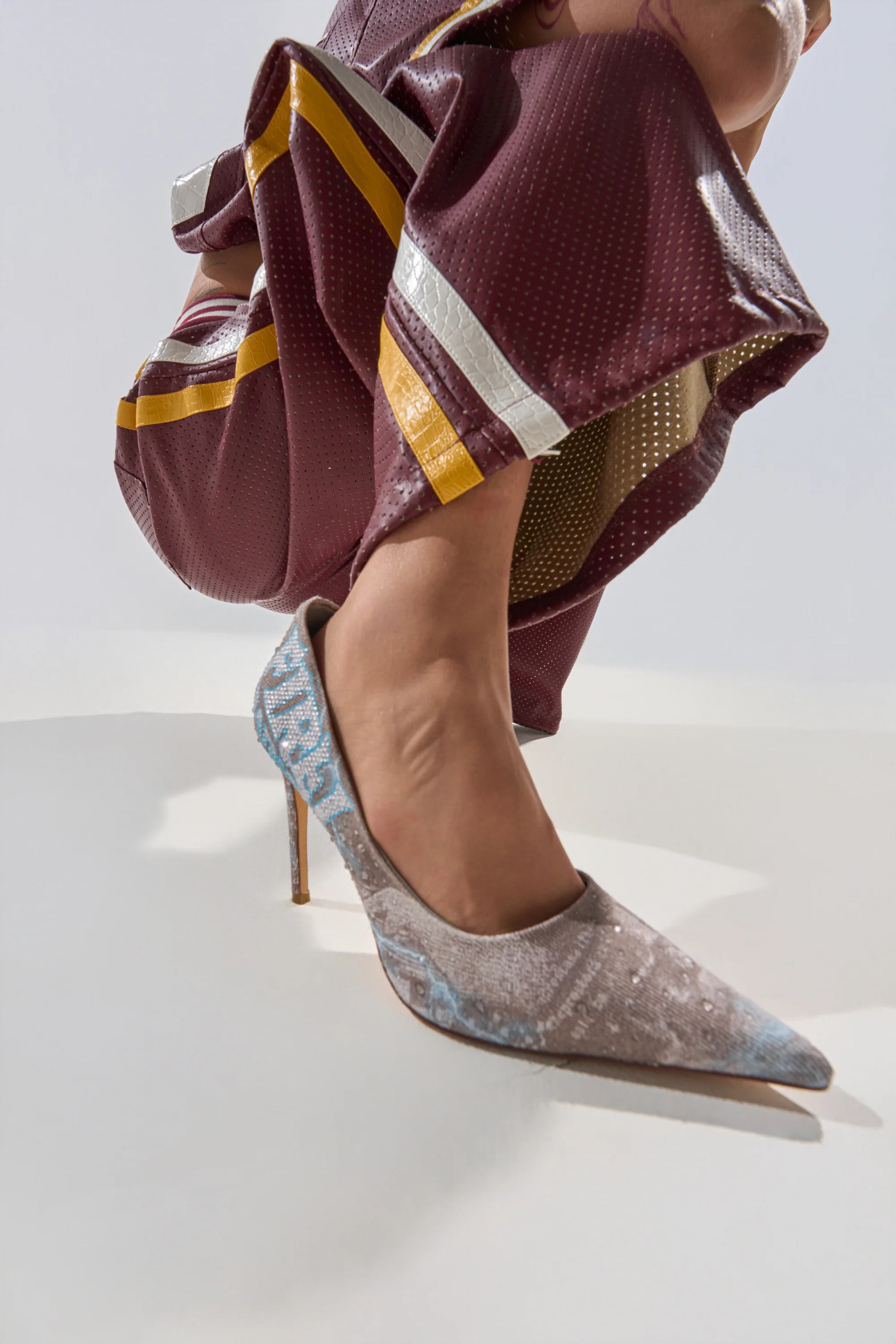 AKIRA GOLD RANDA GREY MULTI PUMP
