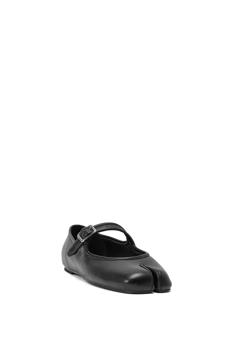 AKIRA GOLD SANG BLACK PU SPLIT TOE FLAT - Image 7