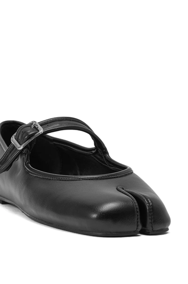 AKIRA GOLD SANG BLACK PU SPLIT TOE FLAT - Image 9