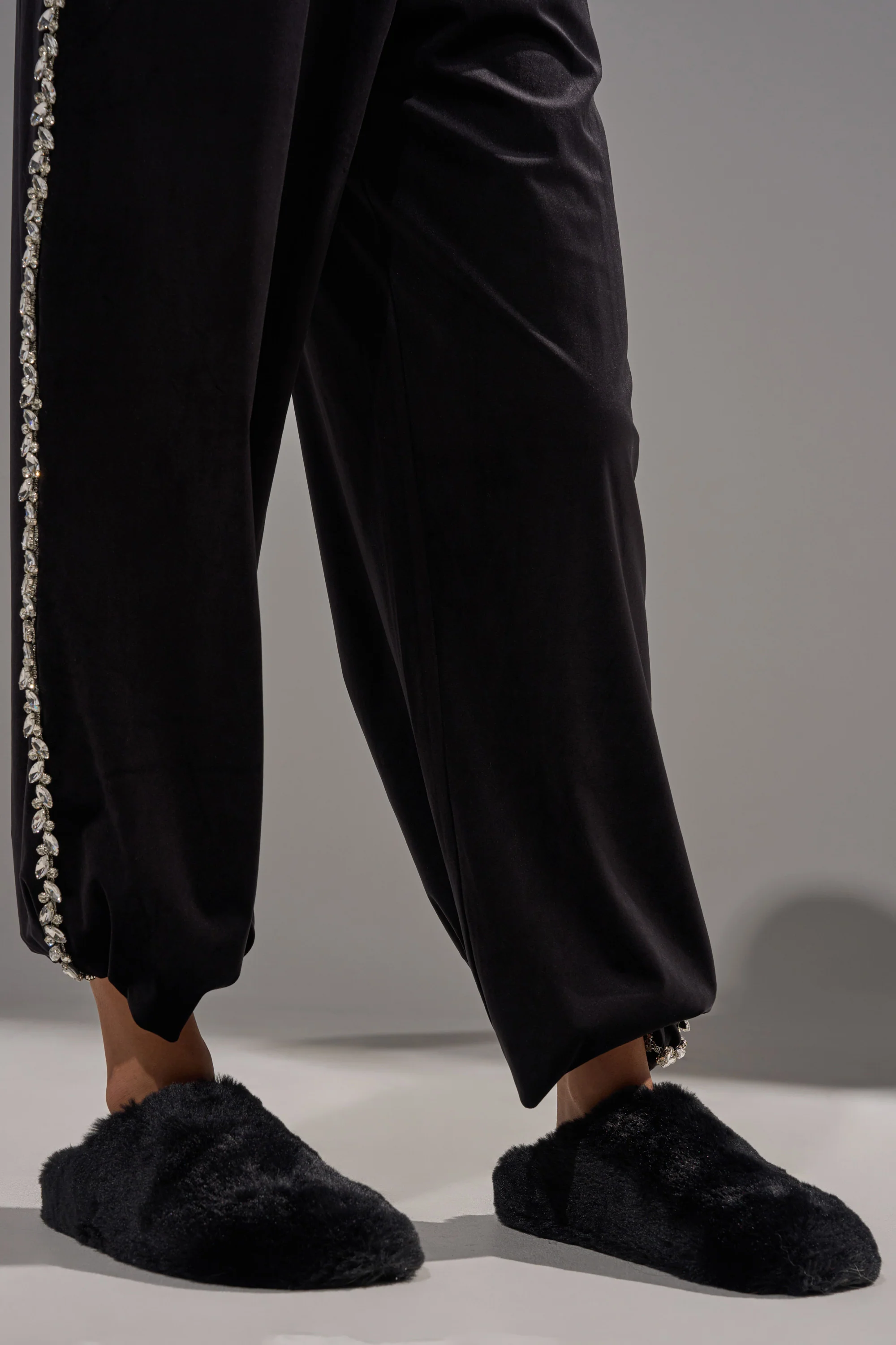 AKIRA RHYS BLACK FUZZY FLAT