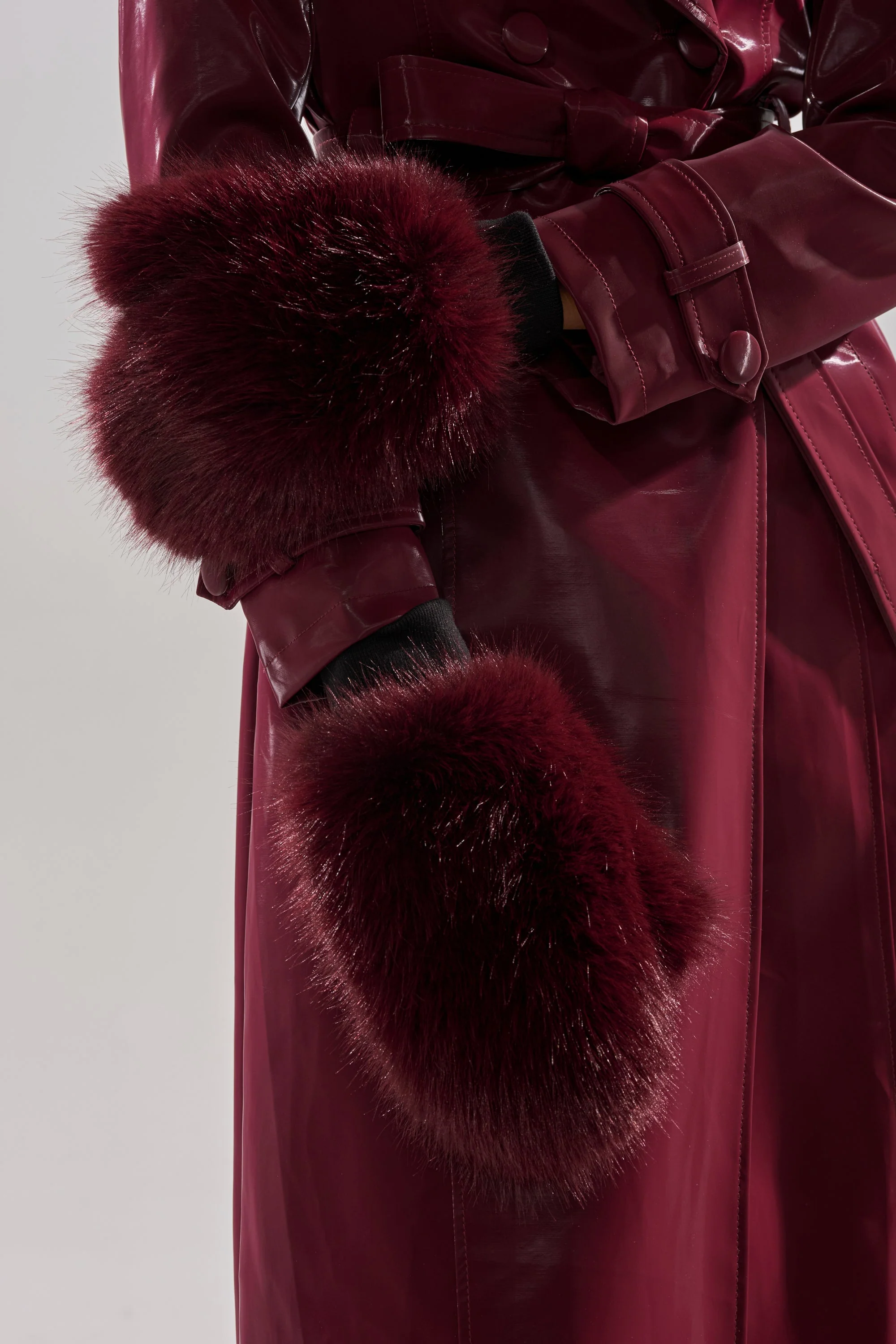 ALAIA FAUX FUR MITTENS - Image 4