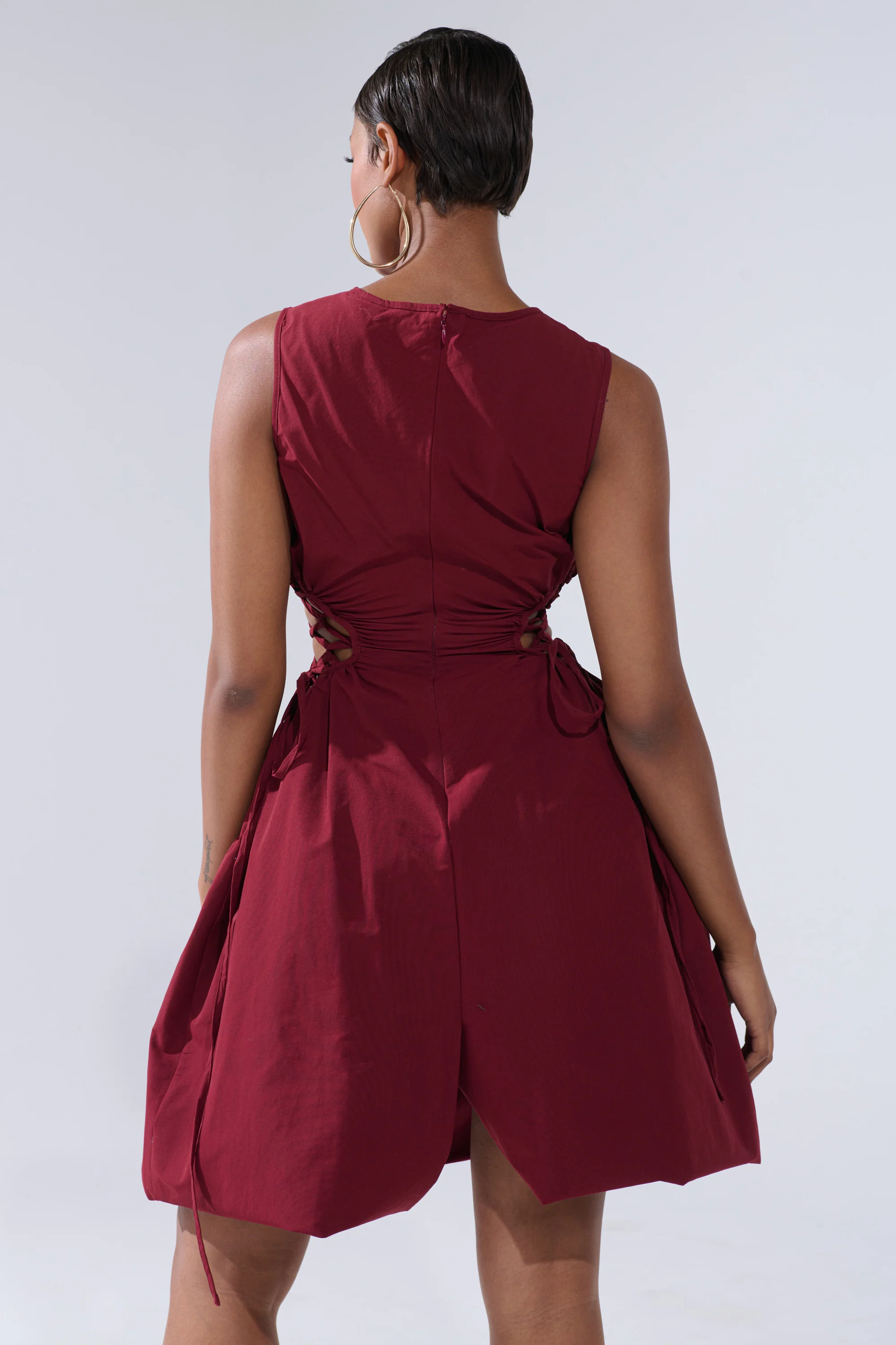 ALINA LACE UP DETAIL MAXI DRESS IN BURGUNDY - Image 5