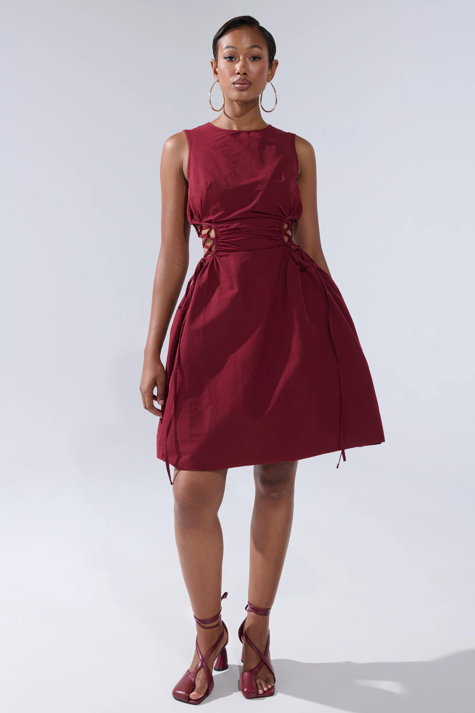 ALINA LACE UP DETAIL MAXI DRESS IN BURGUNDY - Image 9
