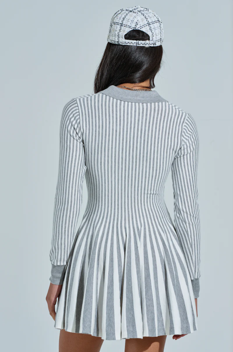 ALINA PLEATED KNIT FIT AND FLARE MINI DRESS WITH LONG SLEEVES IN GREY MULTI - Image 4