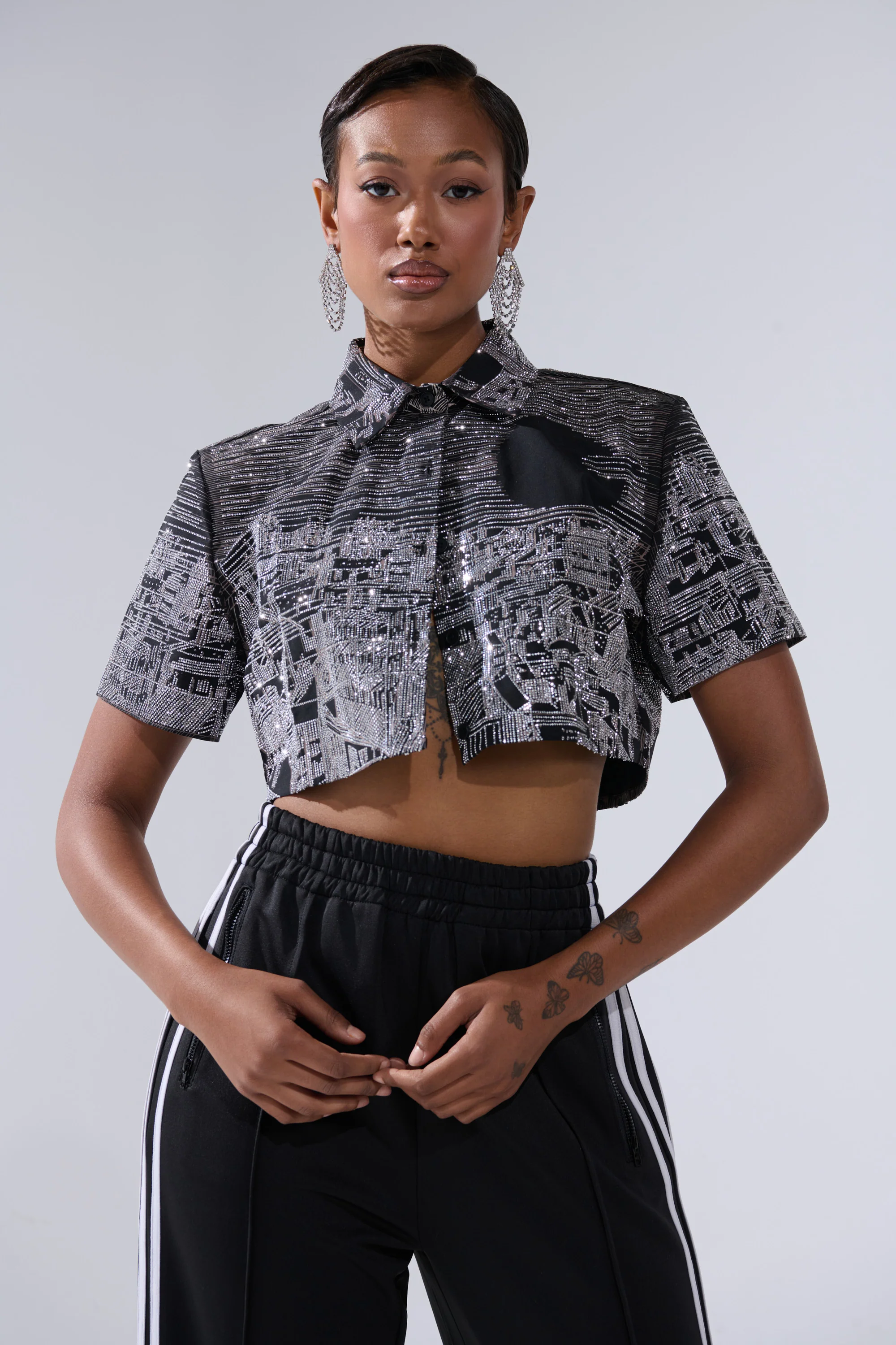 ALL AROUND THE WORLD BUTTON DOWN TOP IN BLACK - Image 2