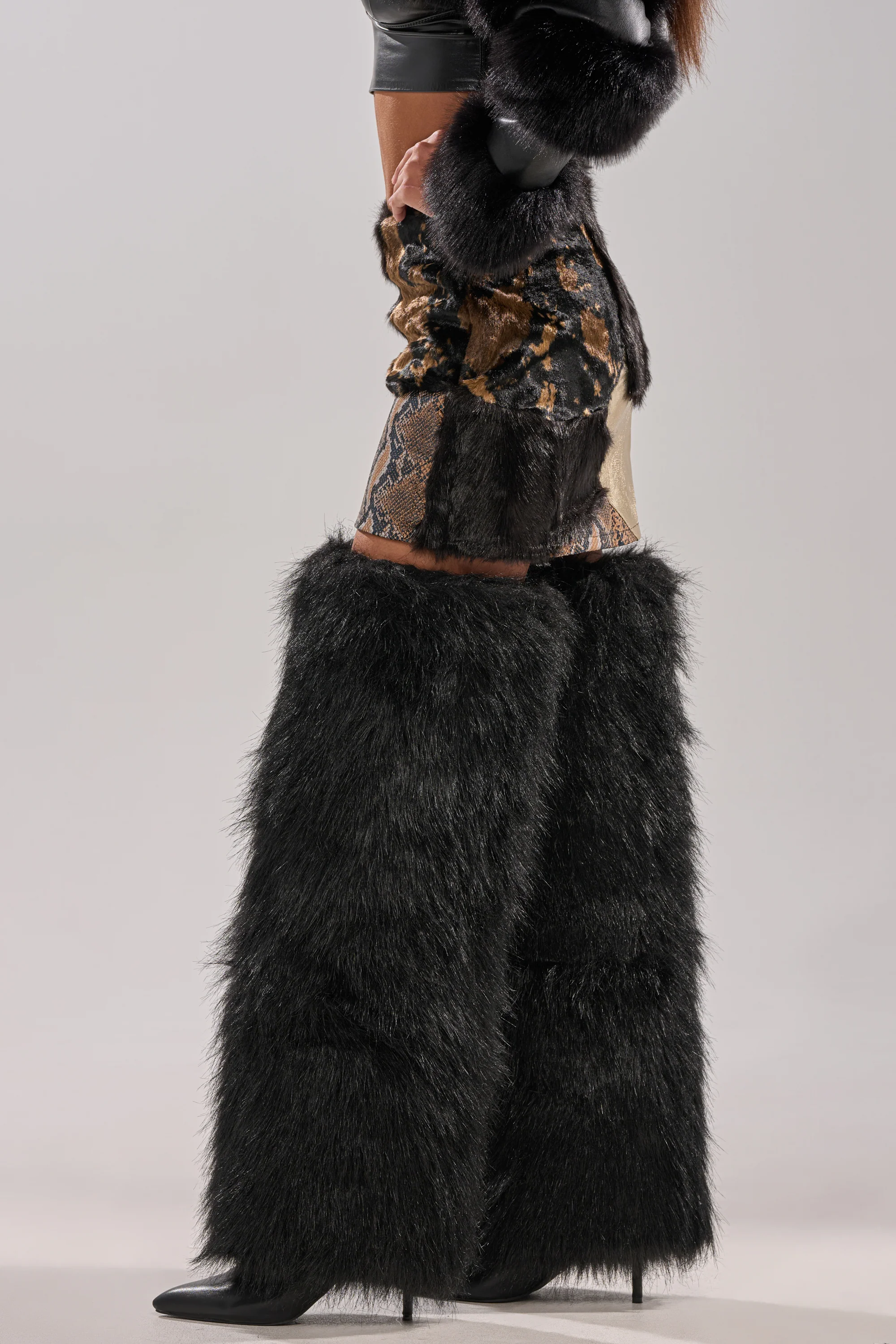 ALWAYS WANT YOU BY MY SIDE ABSTRACT FUR MINI SKIRT - Image 6