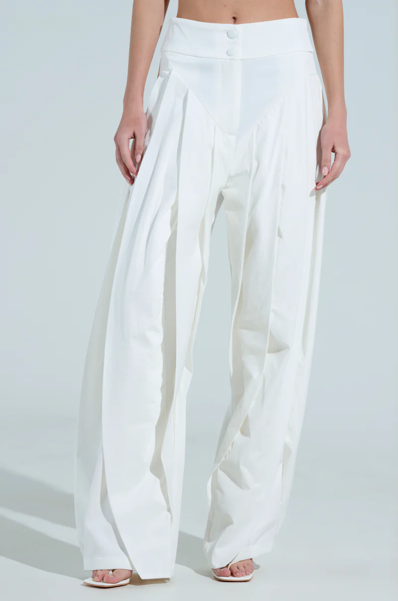 AMBER WIDE LEG PLEATED TROUSER PANT IN WHITE - Image 3