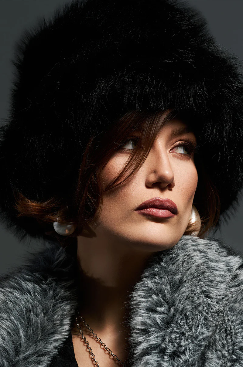APRES SKI FAUX FUR BUCKET HAT IN BLACK - Image 2
