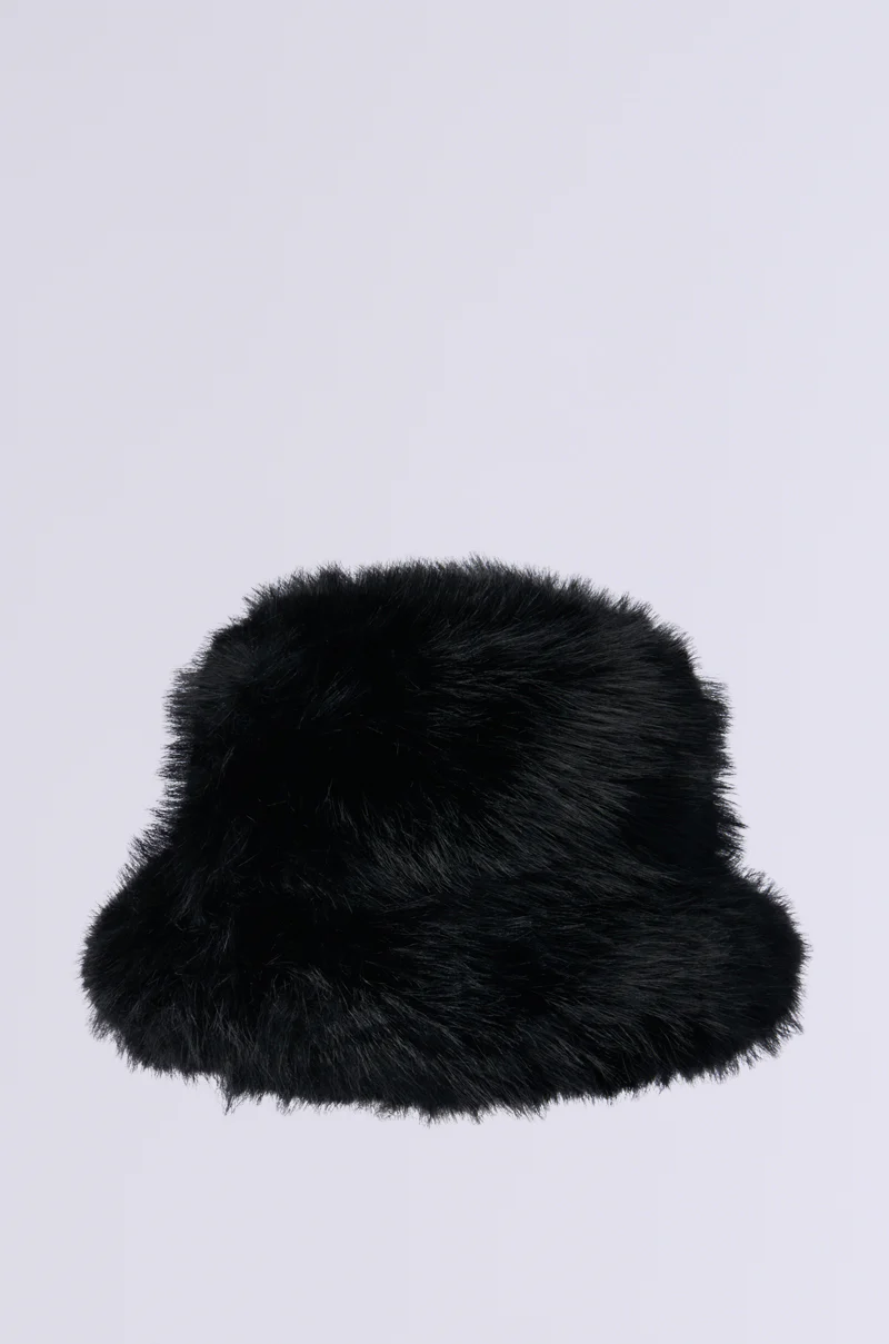 APRES SKI FAUX FUR BUCKET HAT IN BLACK - Image 4