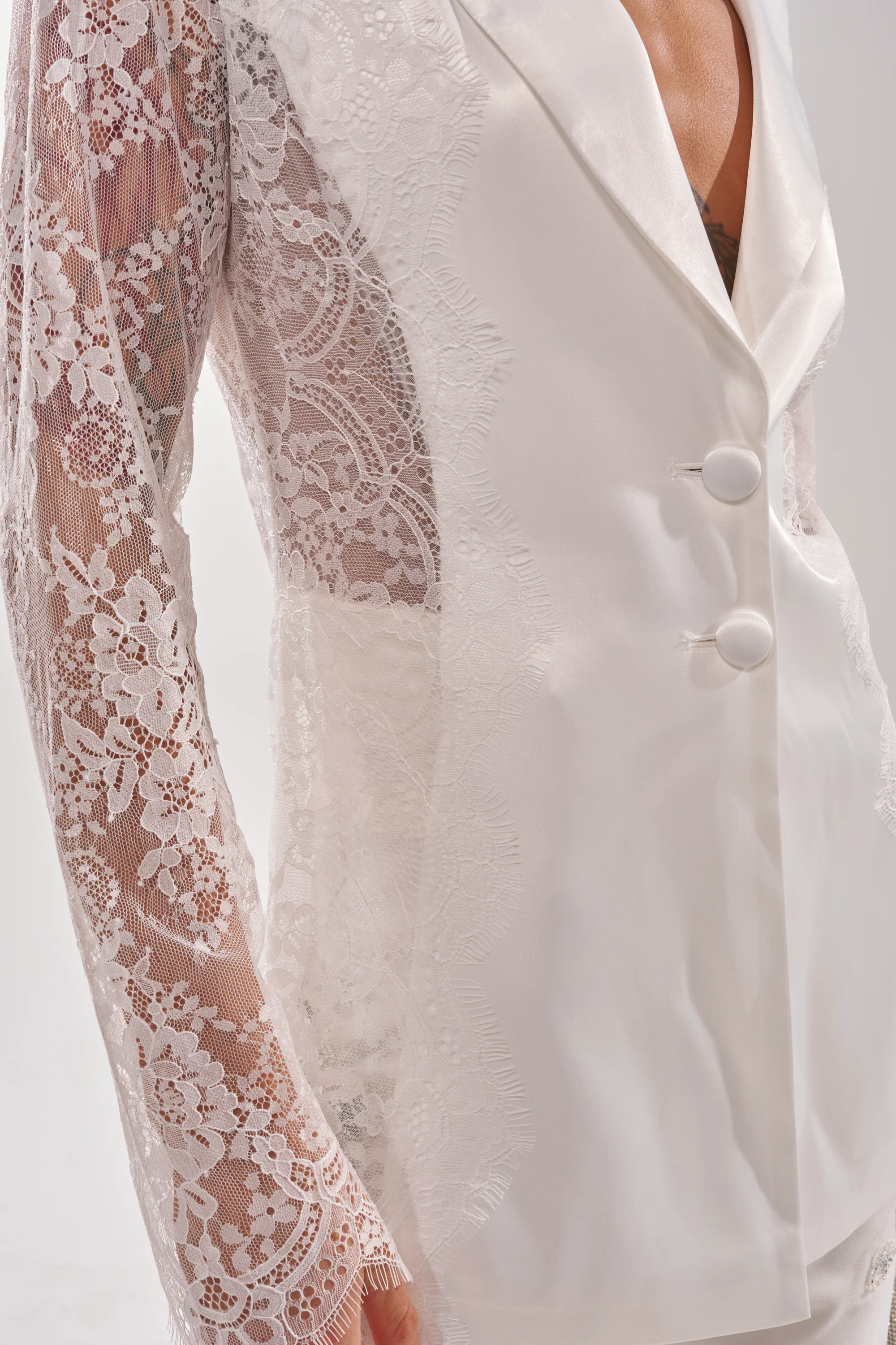 AU CONTRAIRE LACE SATIN BLAZER IN WHITE - Image 8