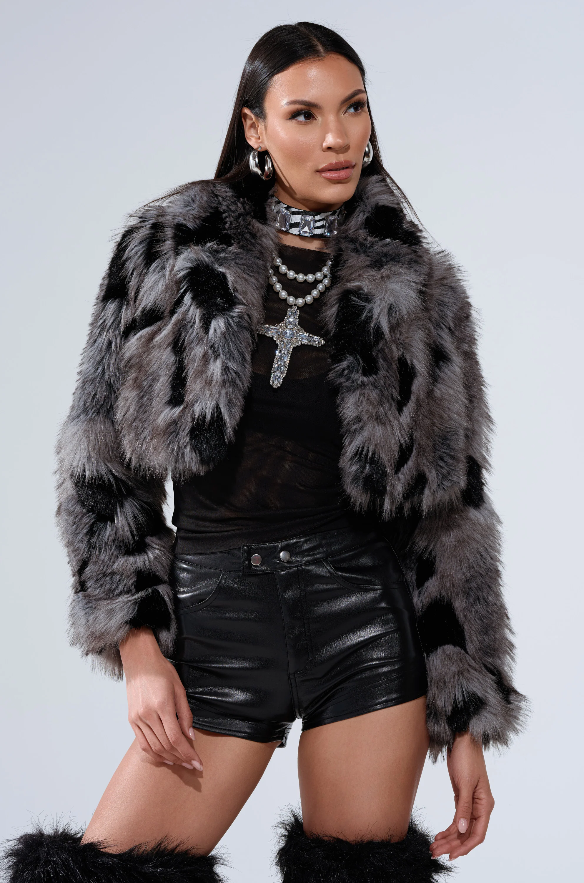 AUSTIN CROPPED FAUX FUR IN GREY - Image 7