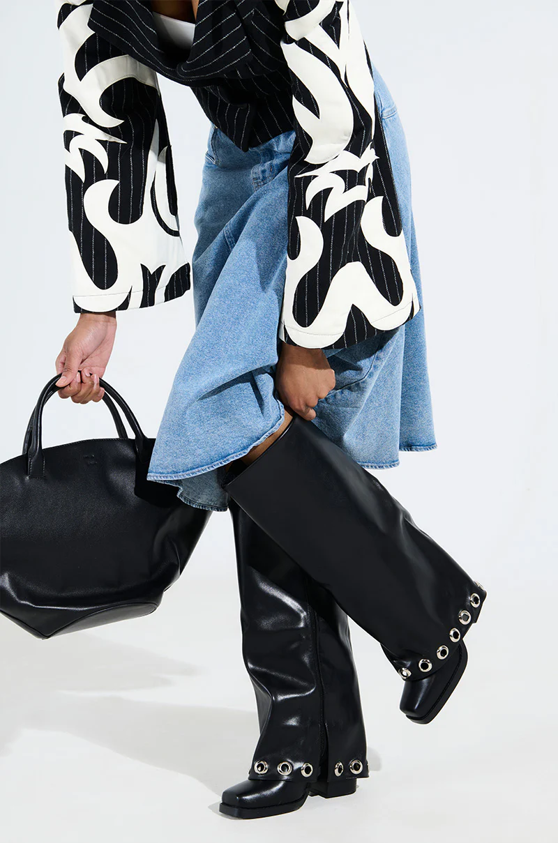 AZALEA WANG BLACK FOLD OVER CHUNKY BOOT - Image 2