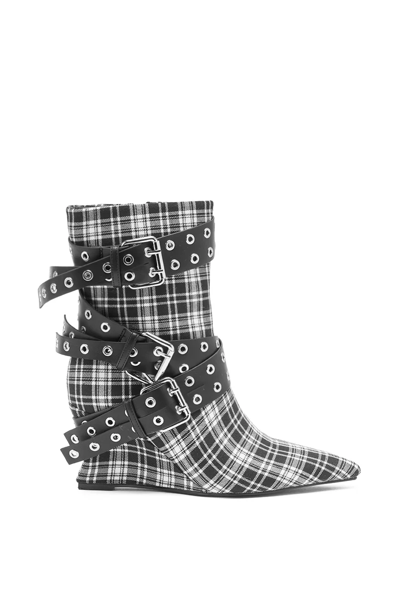 AZALEA WANG CHALKIS BLACK WHITE PLAID BUCKLE WEDGE BOOTIE - Image 5