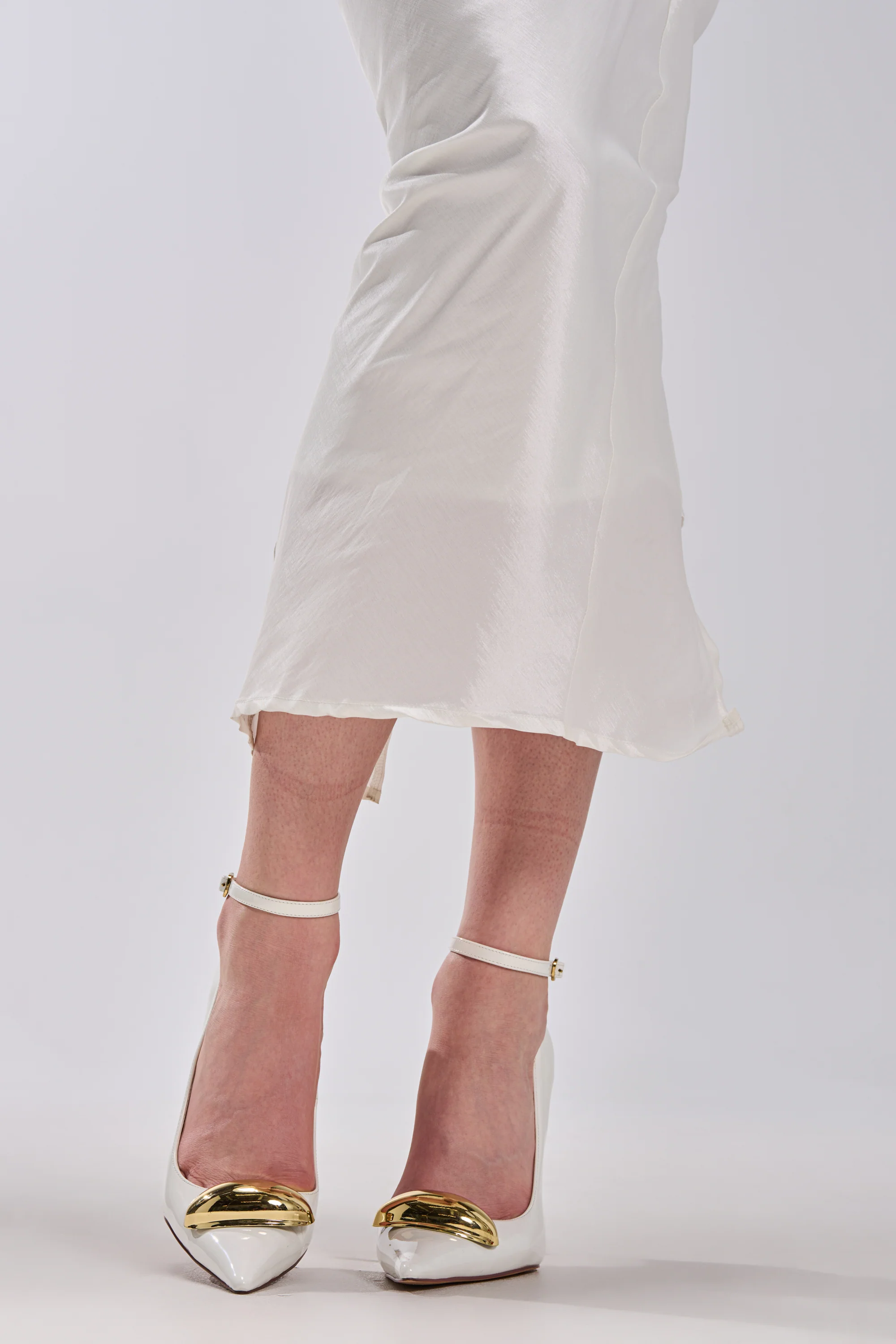 AZALEA WANG ESMARIA WHITE METAL EMEBELLISHED PUMP - Image 3