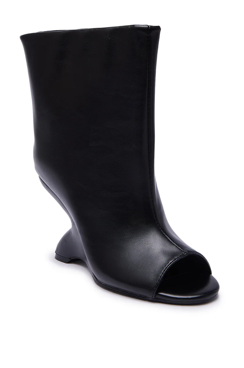 AZALEA WANG FAOI BLACK INVERTED WEDGE OPEN-TOE BOOTIE - Image 5