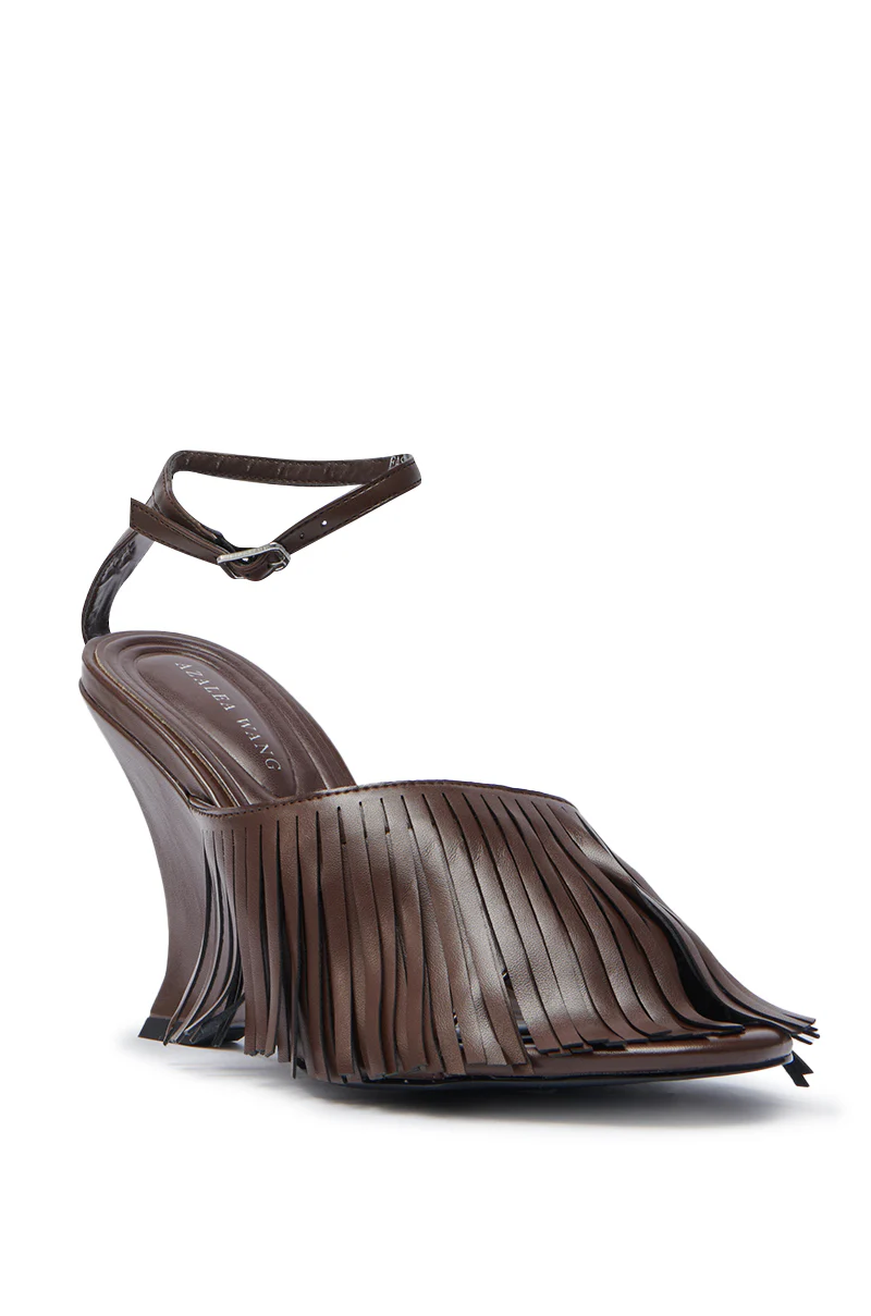 AZALEA WANG FASCIA CHOCOLATE WEDGE FRINGE SANDAL - Image 4
