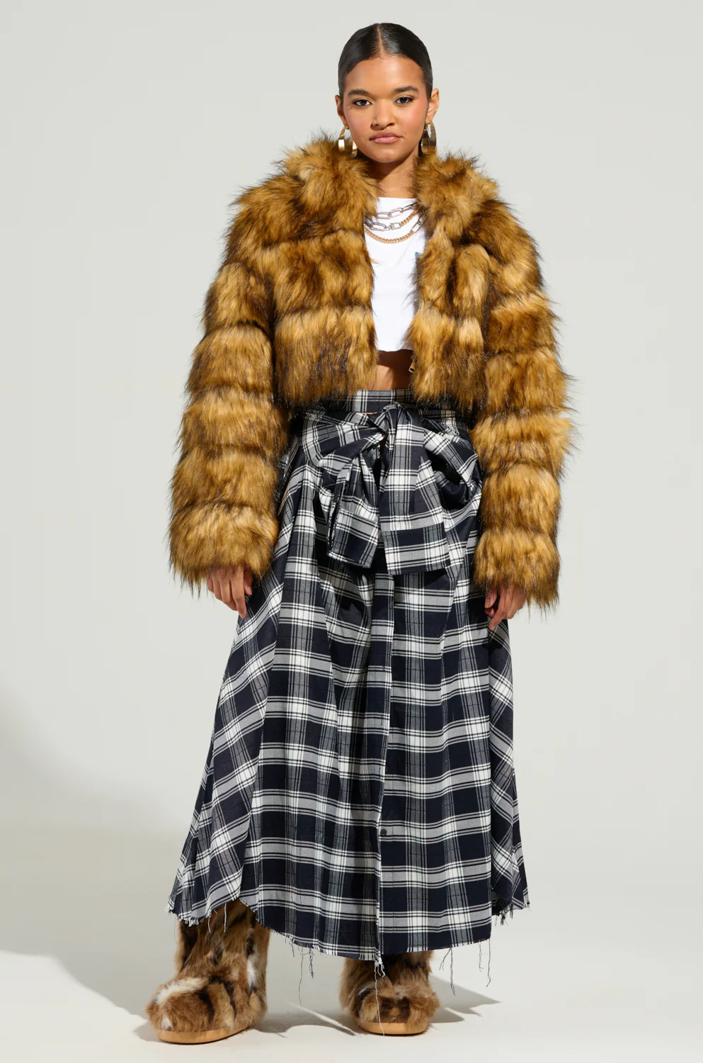 GRACELLE FAUX FUR CROPPED JACKET - Image 9
