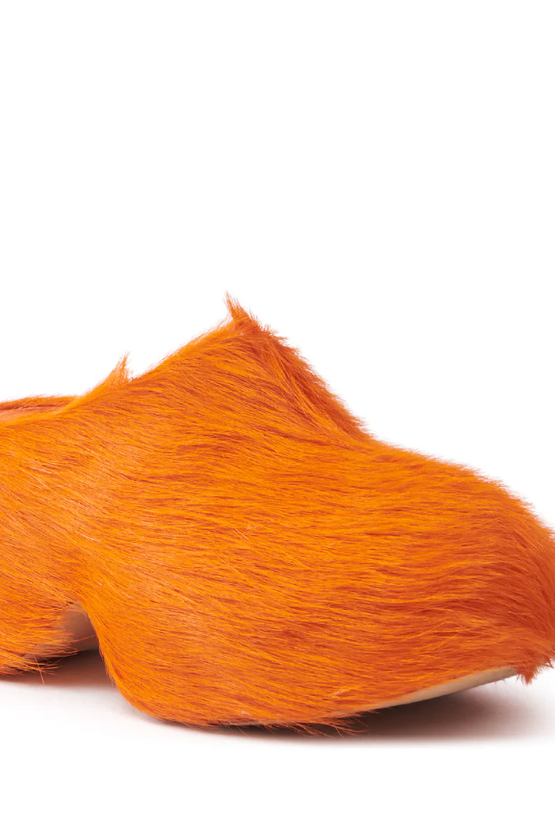 AZALEA WANG LEESHA ORANGE PONY HAIR CLOG - Image 6
