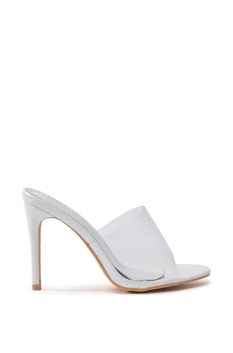 AKIRA OSWEGO WHITE SLIP ON SANDAL - Image 4