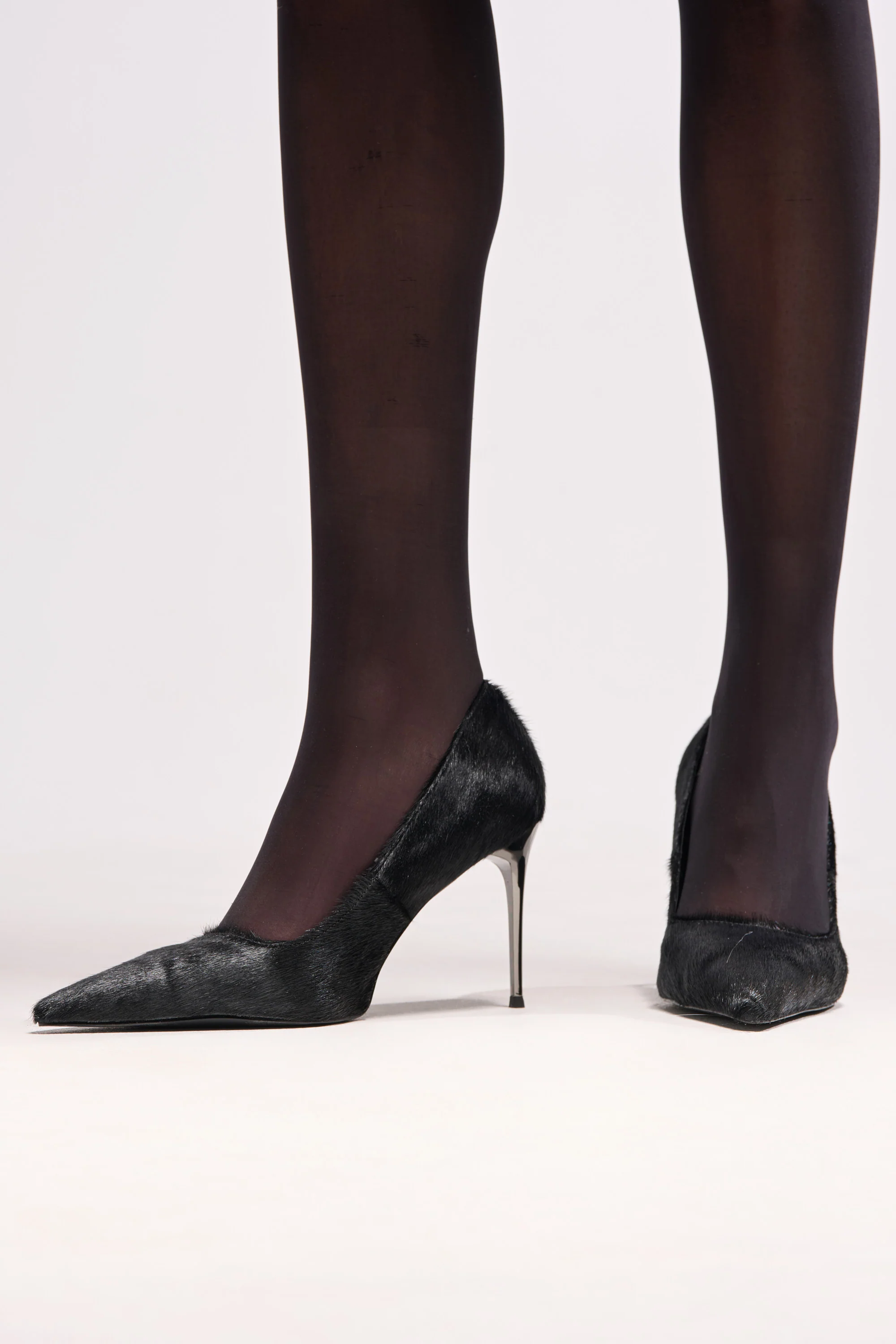 AZALEA WANG ROSEE BLACK PONY HAIR PUMP - Image 5