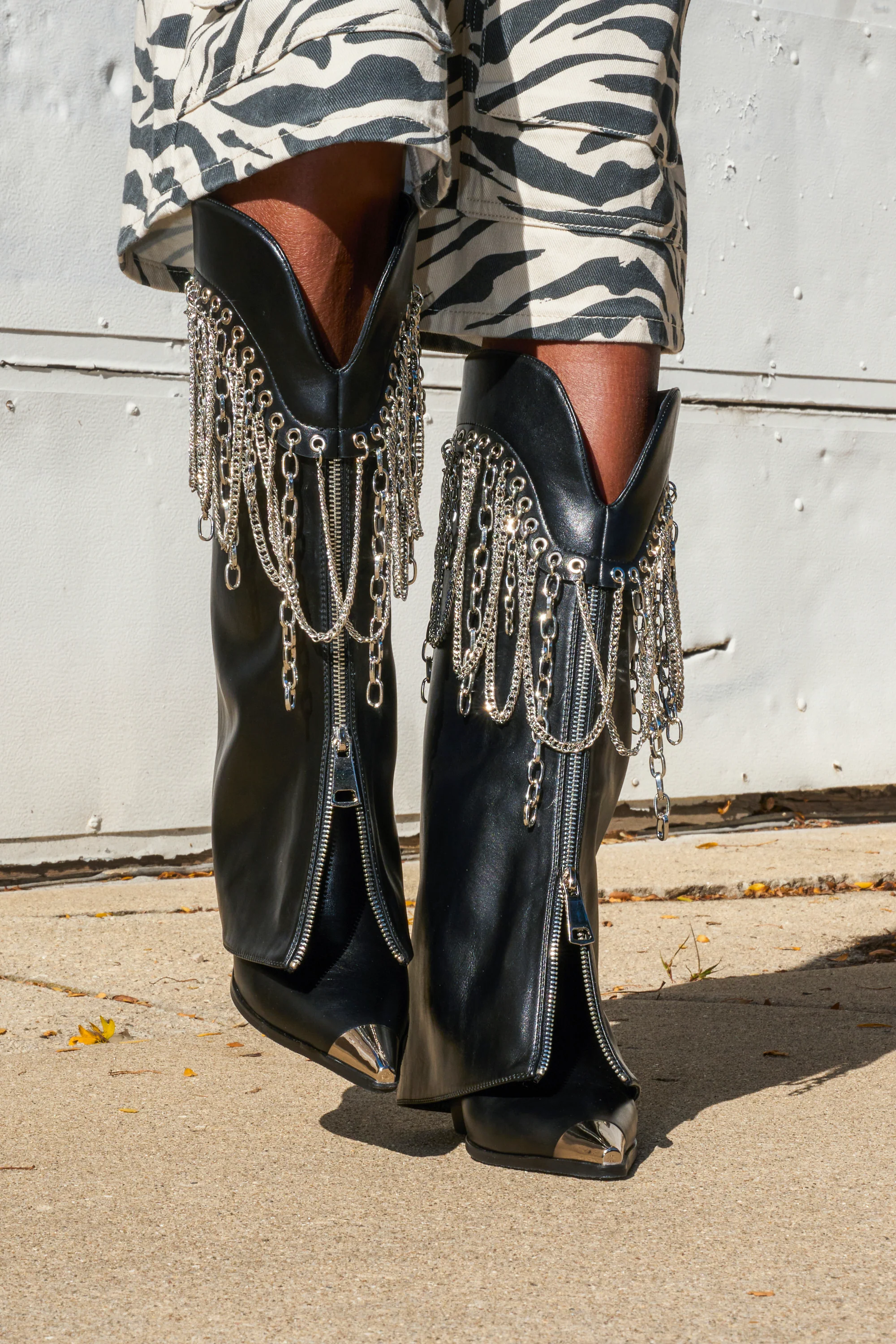 AZALEA WANG SINISTER BLACK WESTERN CHUNKY BOOT - Image 2