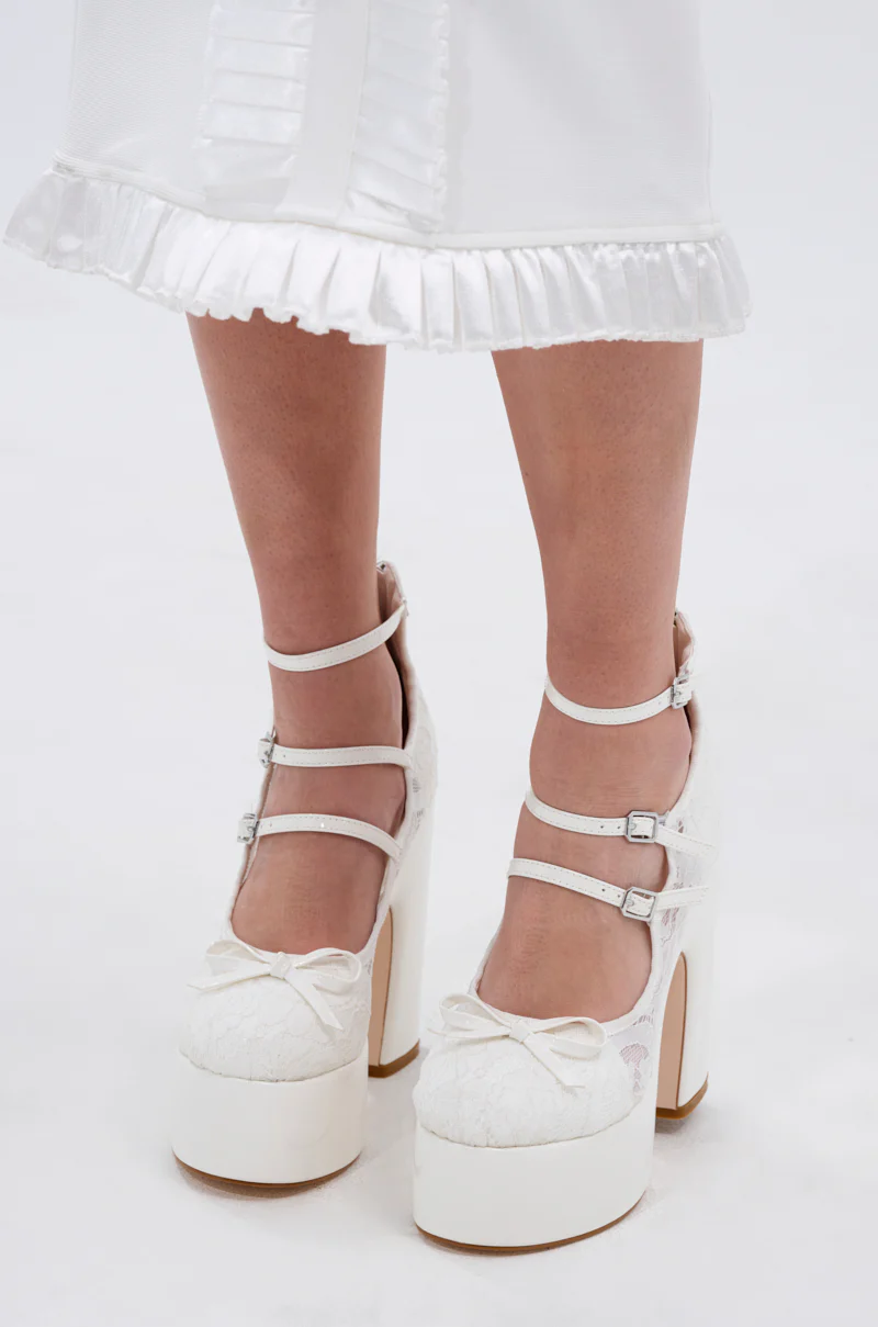 AZALEA WANG SPROUT WHITE PUMP - Image 3